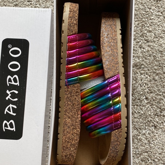 Bamboo Rainbow Slides 🌈 Size 7 - Picture 2 of 4